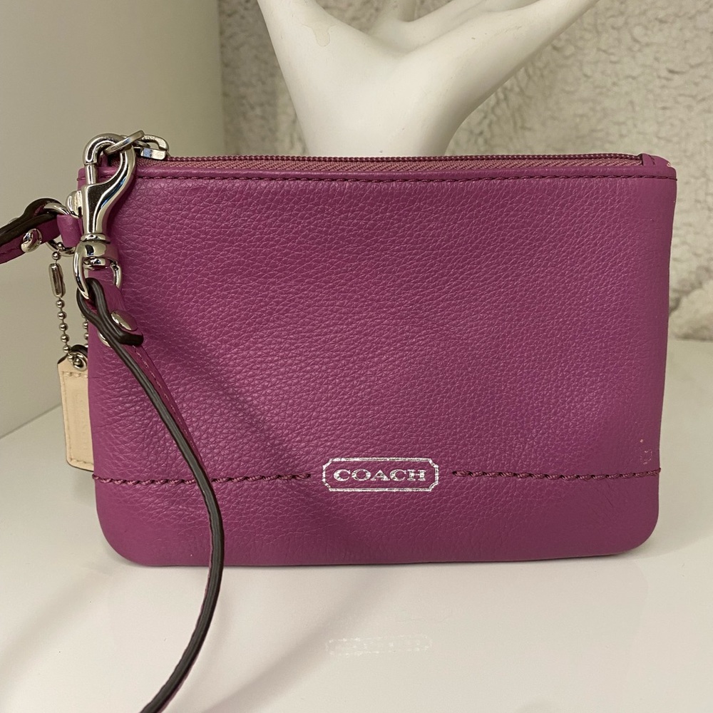 COACH PINK LEATHER STITCHED WRISTLET